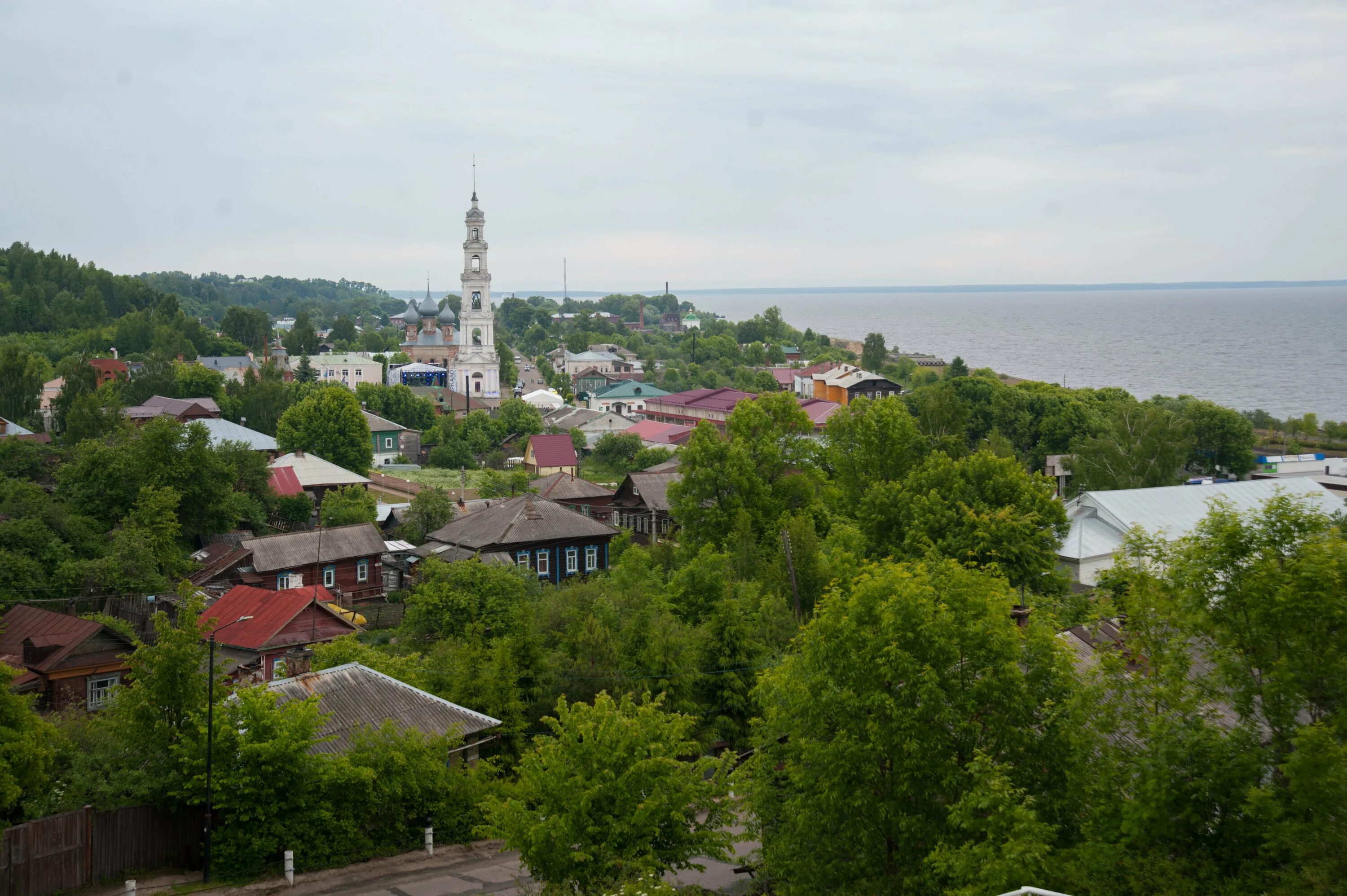 Погода на неделю в юрьевце ивановской области. Река Волга Юрьевец. Город Юрьевец Ивановской области. Остров в Юрьевце Ивановской области.