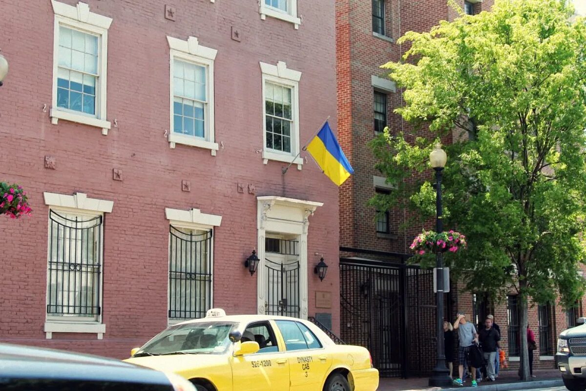 Где посольство украины. Посольство Украины в Америке. Украинское посольство в Вашингтоне. Посольство Украины в США Вашингтон. Американское консульство в Киеве.