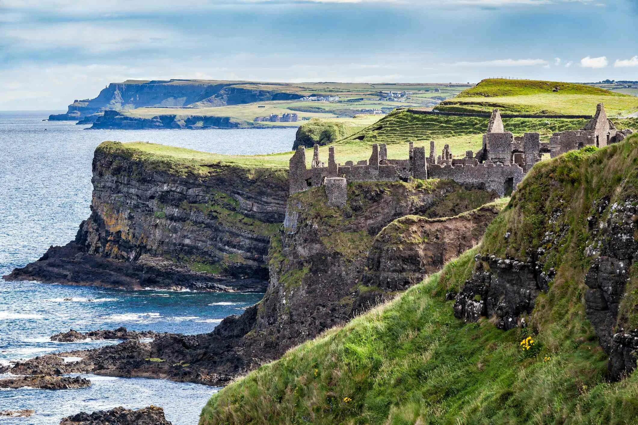 Плато антрим ирландия. Kinsale ireland. Мыс кинсейл. Ирландия национальный парк виклоу. Southern ireland.