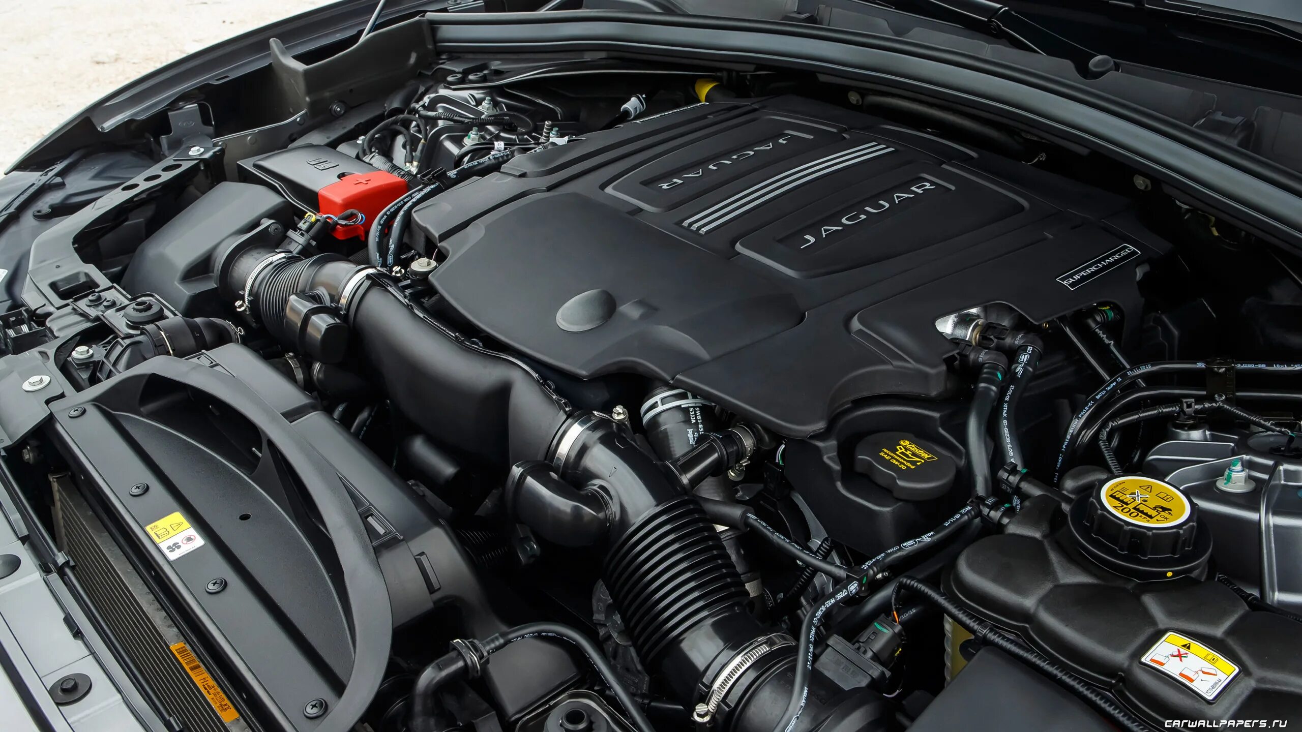 двигатель ягуар f pace. ягуар f pace двигатель. ягуар f pace двигатель. подкапотное пространство jaguar f-pace 2. двигатель jaguar f-pace дизель.
