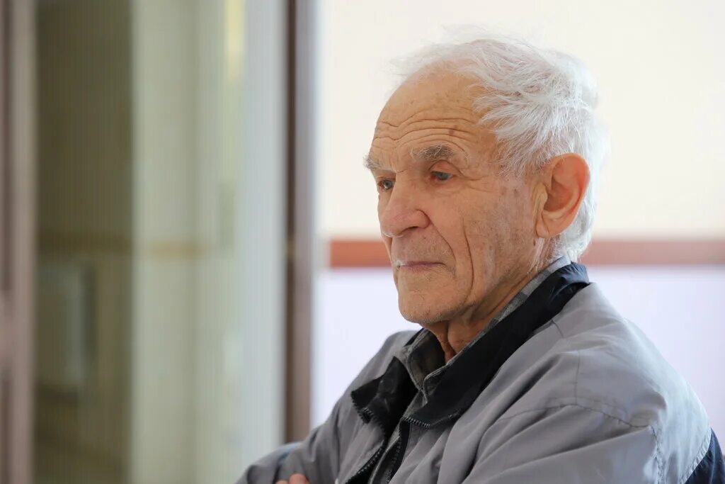 пансионат для пожилых «бабушки и дедушки» в перхушково. дедушка портрет фото. устроить праздник в доме престарелых. дед мороз на красной площади. дед дома.