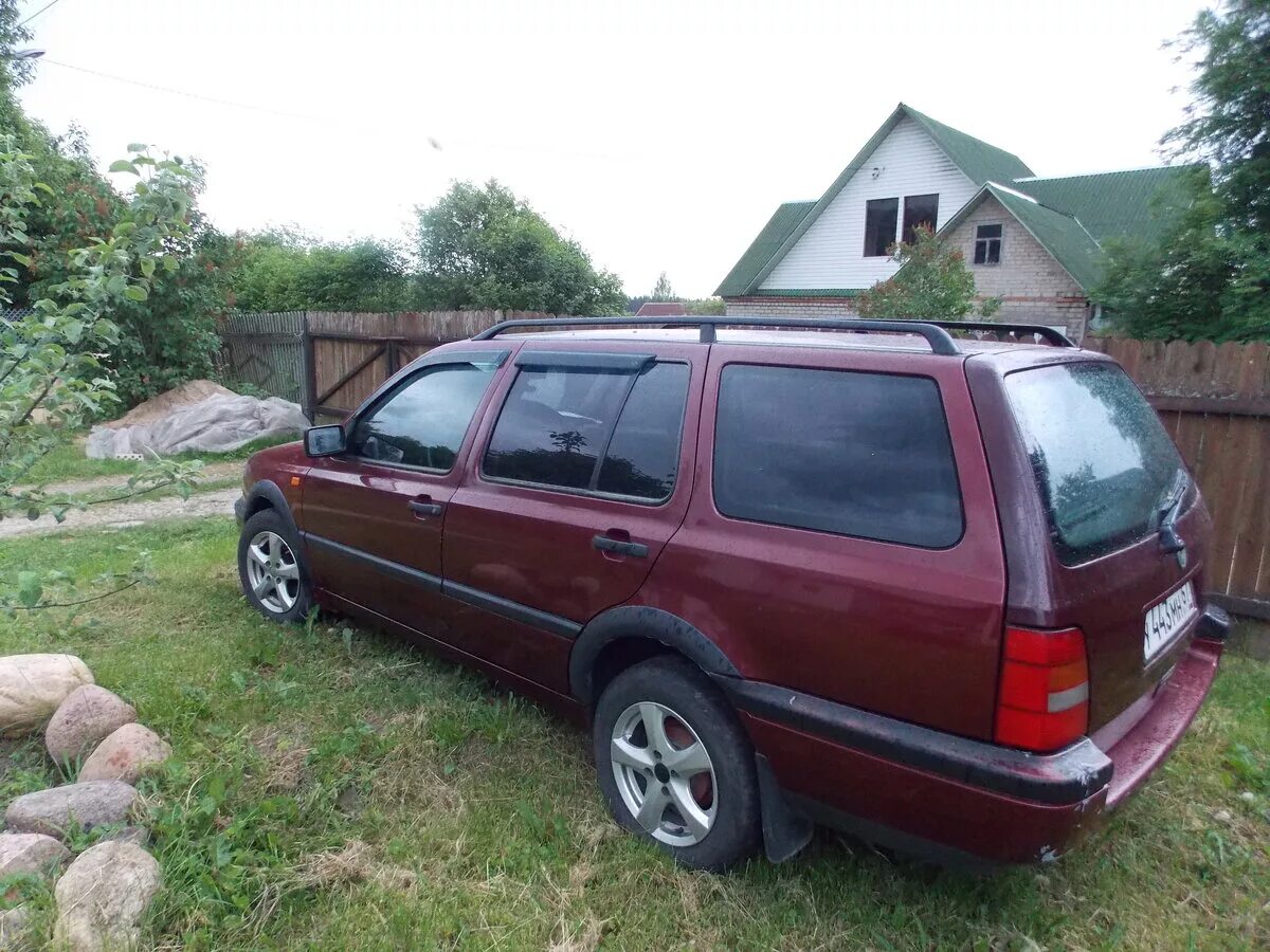 Купить фольксваген универсал в россии. Volkswagen Golf 3 универсал 1993 год. Фольксваген универсал 1993. Гольф 3 универсал красный. Volkswagen Golf: 1993 г., 1.8, механика, бензин, универсал.