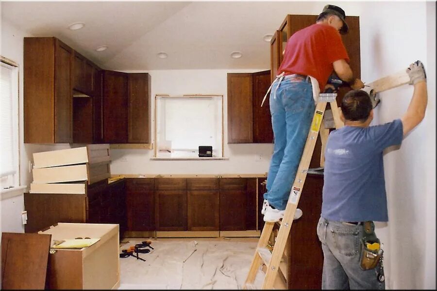Construction and repair. Строительно монтажные работы. Семья красит стены. Home renovation and fit out uk. Мастер столярно-плотничных и стекольных работ.