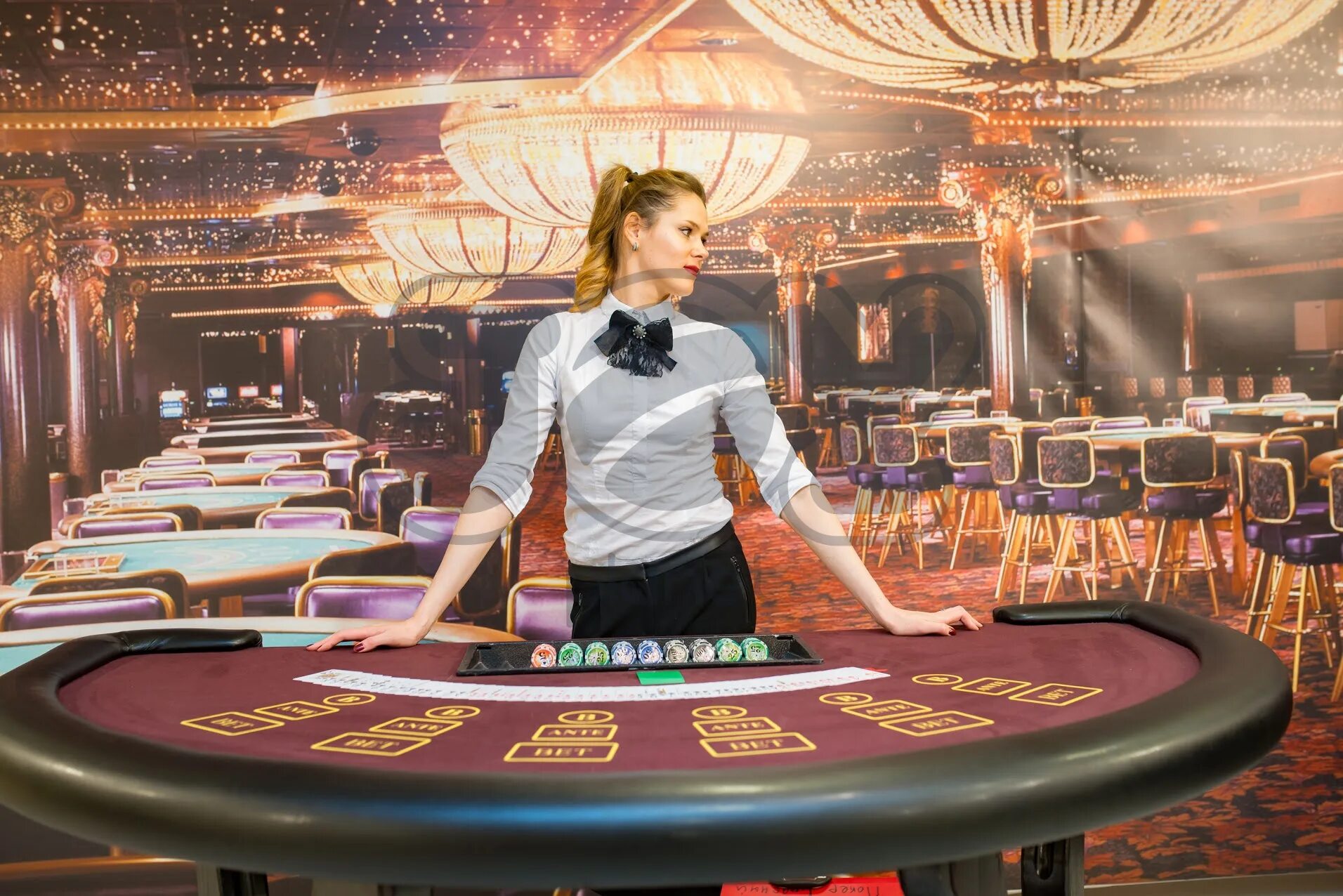 Casino отзывы россия. Крупье Лас Вегас. Крупье казино Луксор Пенза. Монако казино крупье.