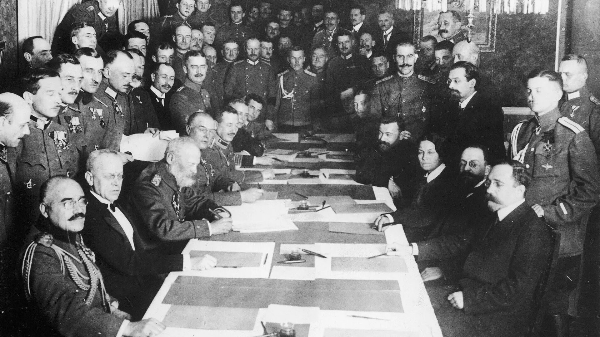 Почему сепаратный мир. Переговоры в брест-литовске 1918. переговоры в брест-литовске 1917. брест-литовский мирный договор 1918 троцкий. переговоры в брест-литовске 1917 троцкий.