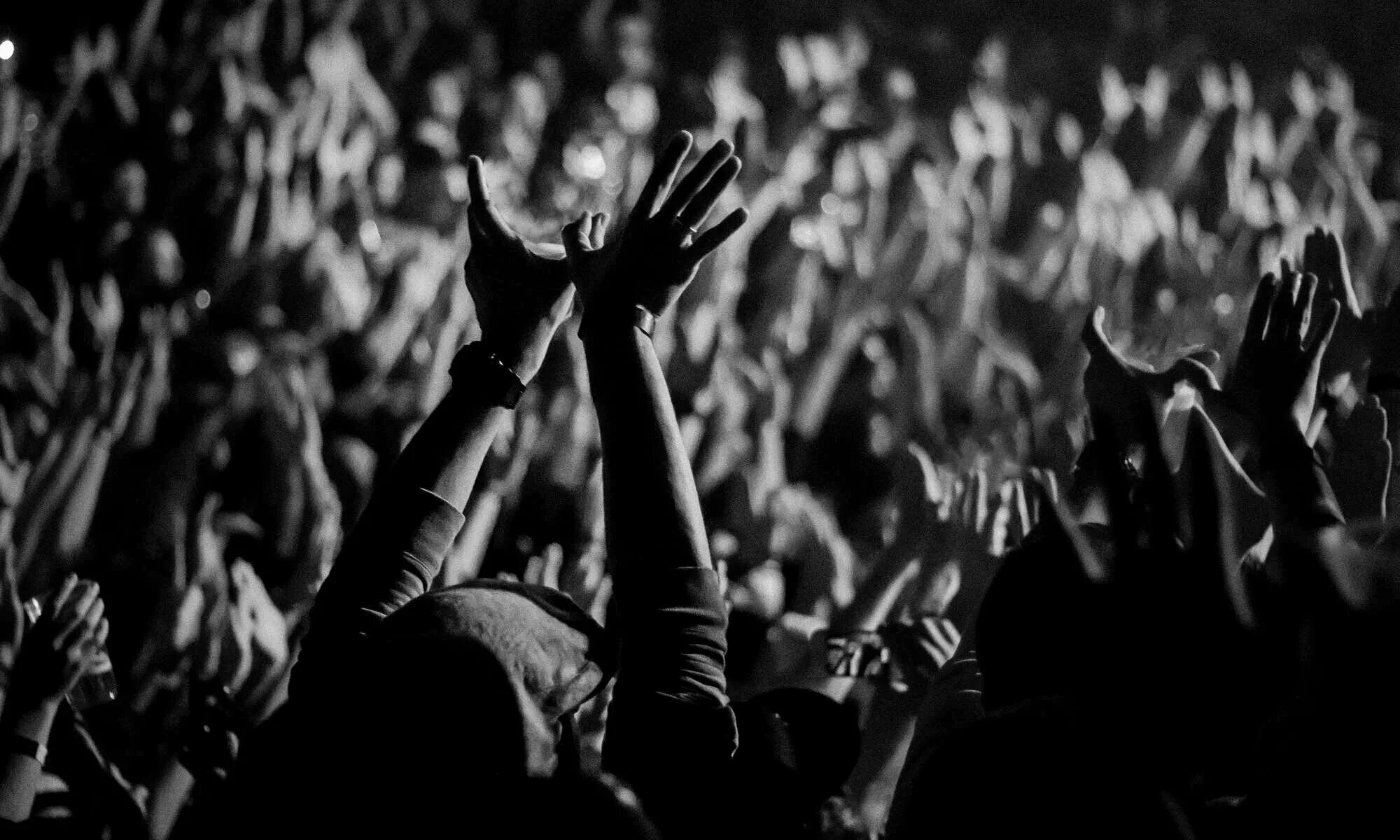 креативная фотосессия для музыканта. рок надпись. музыка рок хоп. Asap rocky concert в москве. музыка рок хоп.