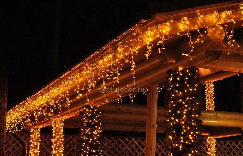 Как крепить бахрому на дом. Гирлянда «бахрома» 3 × 0. Подсветка карниза крыши. Крепления для уличных гирлянд на фасад здания. Электрическая гирлянда бахрома starhouse светодиодная 500 ламп, 12 м.