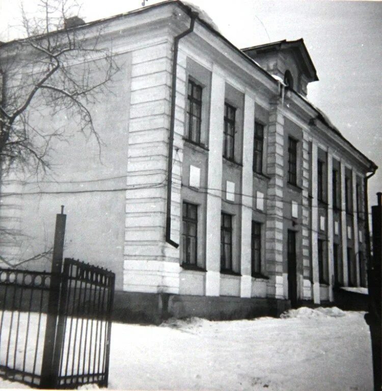 Первая школа камышлов. Школа 58 нижний новгород. 58 школа воронеж. Шелопугино школа. 53 школа киров.