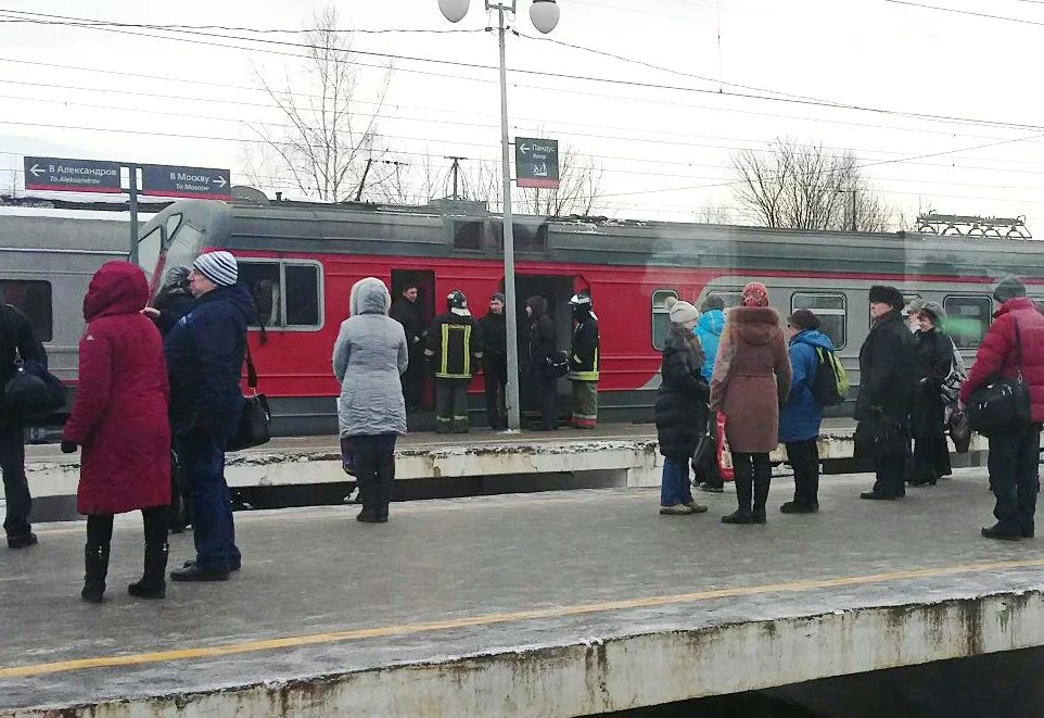 Сергиев Посад вокзал электричек. Поезд на станции Сергиев Посад. Станции электричек Москва Сергиев Посад. Сергиев посад станция электрички