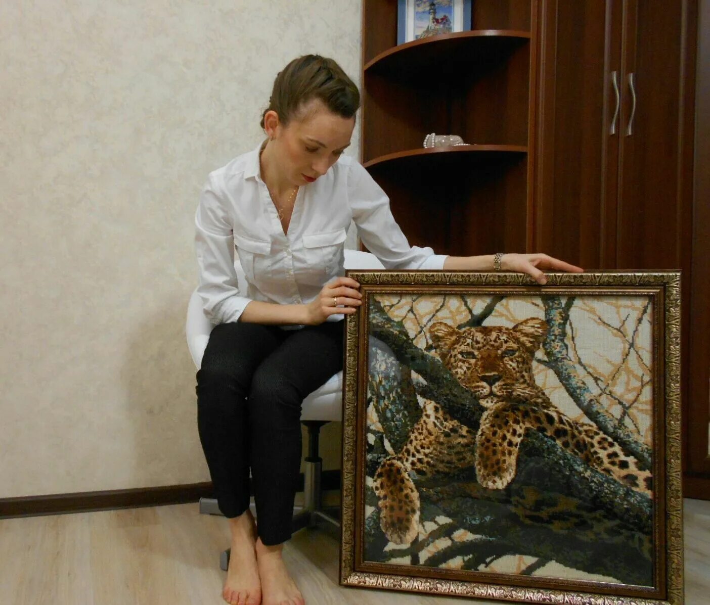 Леопард риолис. Риолис леопард. вышивка леопард на дереве. леопард от риолис. леопард вышивка риолис в рамке.