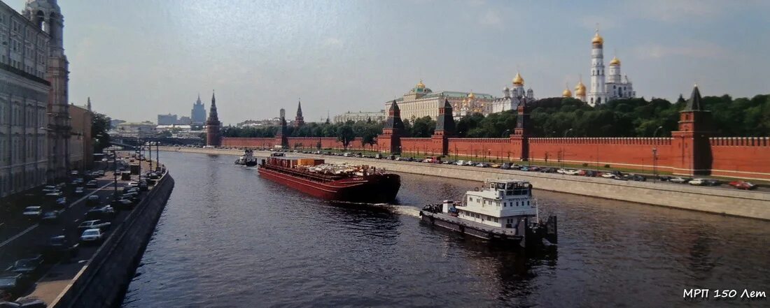 Реки москвы книга. Баржа на Москве реке. Москва река суда. Баржа на Москве реке красная Пресня. Музыкальная баржа Москва река.