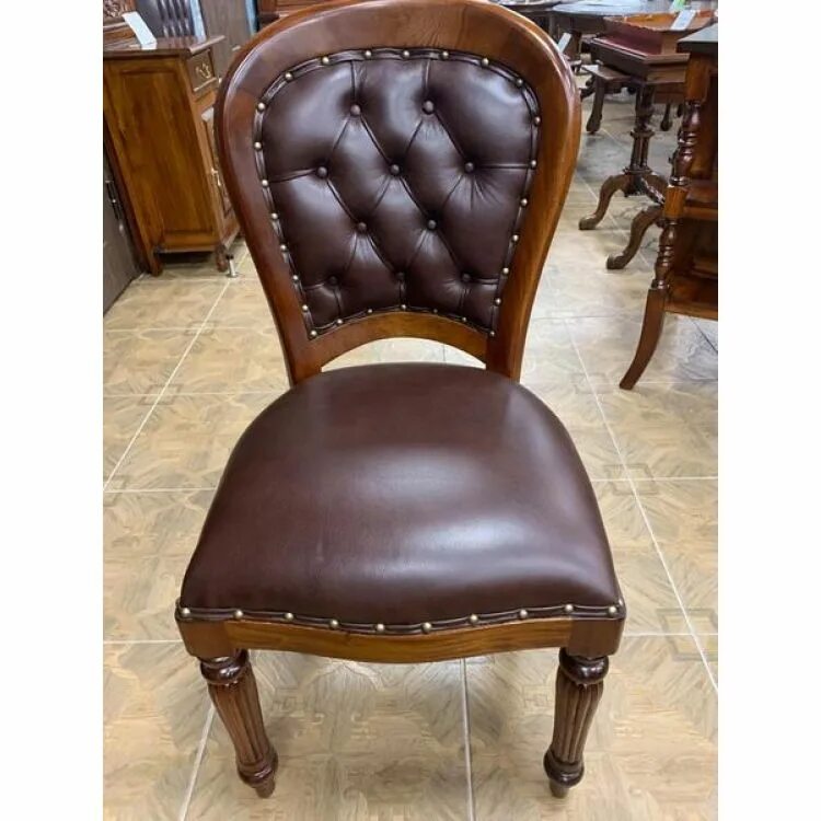 Chairs brown. Стул с кожаной обивкой. Стул деревянный кожаный. Деревянный стул с кожей. Стул с овальной спинкой.