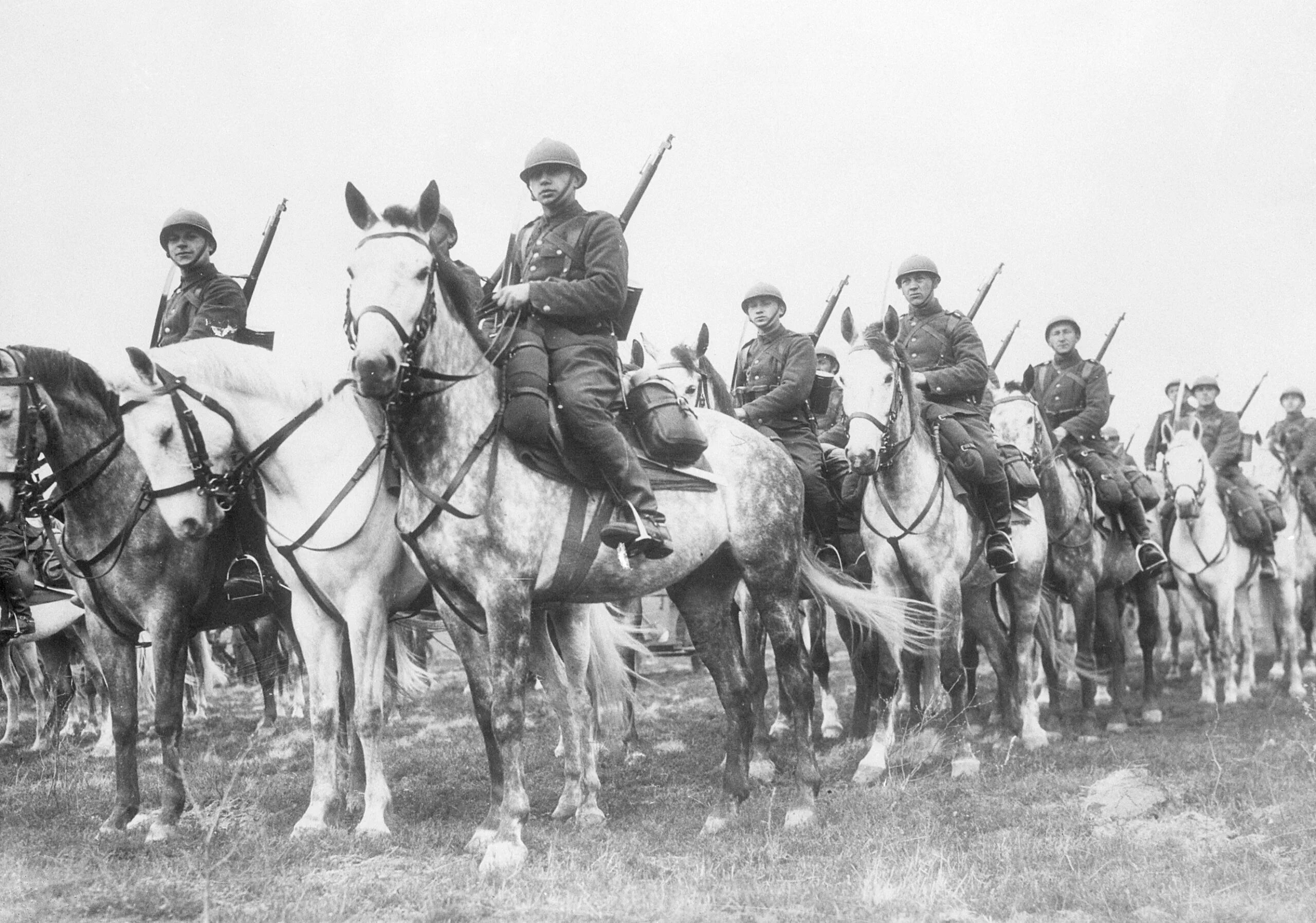 Польский кавалерист 1939. Атака польских Улан 1939. Польские кавалеристы второй мировой. Польская кавалерия 1939 атака. Кто такие кавалеристы