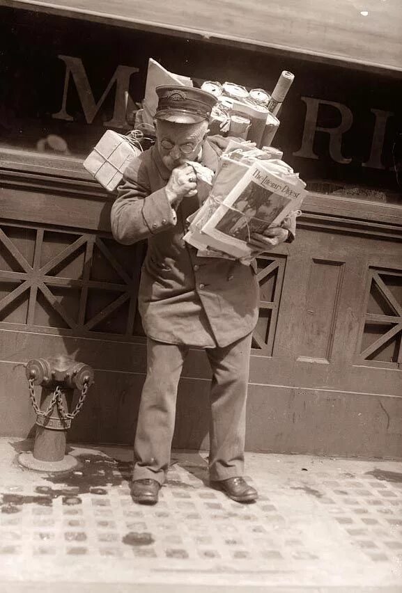 Are you going to the post office. Почтальон 1900. Почта в старых фильмах. Postman 190th Century. Old Postman.