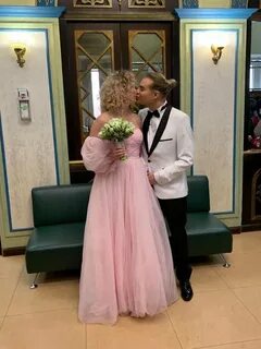 Король женится на своей дочери