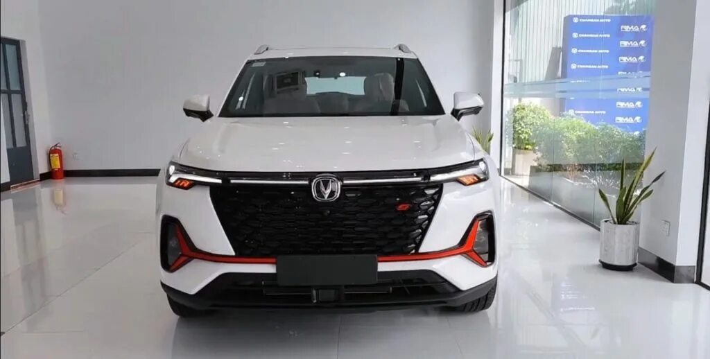 Cs35 plus new 2023. Чанган cs35 Plus 2023. Changan Unit 2023 Рестайлинг. Чанган с 35 плюс 2023 года. Чанган седан 2023.