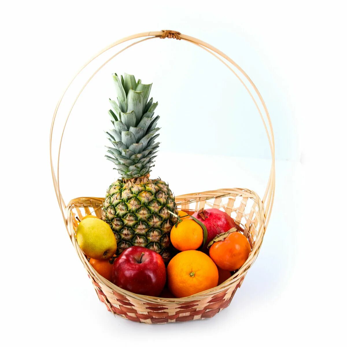 корзина с фруктами на новый год. новогодние корзины подарочные с фруктами. фруктовая корзина на новый год. новогодние фруктовые корзинки. фруктовая корзина на новый год.