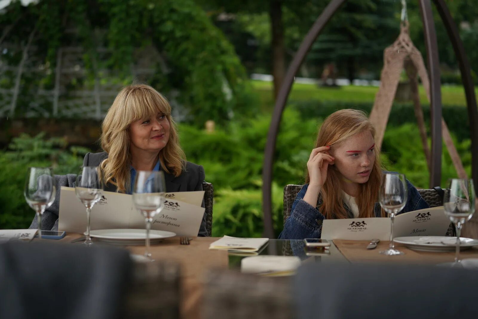 алиса не может ждать, юля. алиса не может ждать главная героиня. алиса не может ждать постер. алиса не может ждать почему запретили. алиса не может ждать главная героиня.