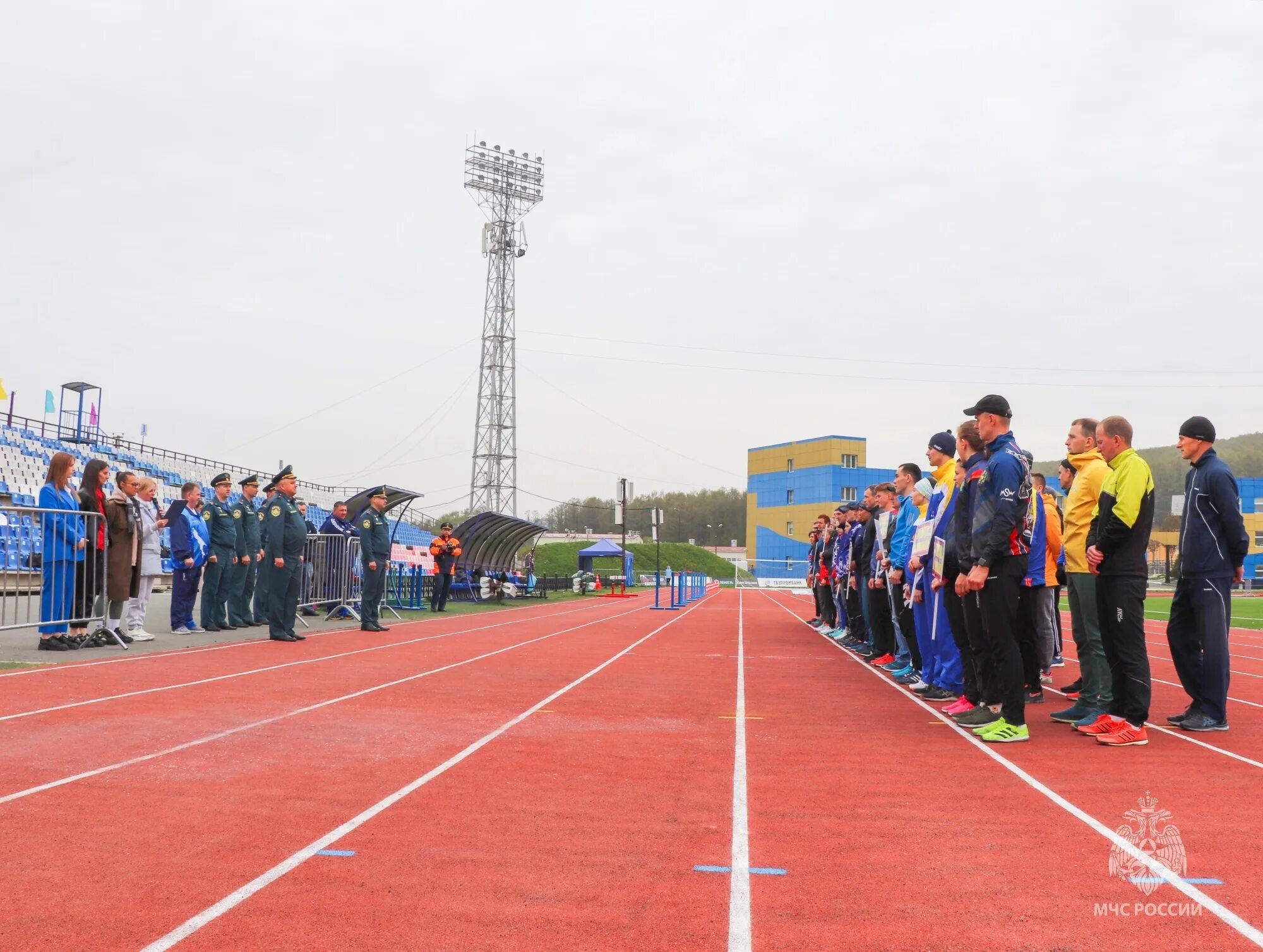 Стадион урожай кострома фото. Легкоатлеты россии. Спартакиада сильнейших минспорт. Соревнования. Соревнование по баскетболу в фоке  саяногорска.