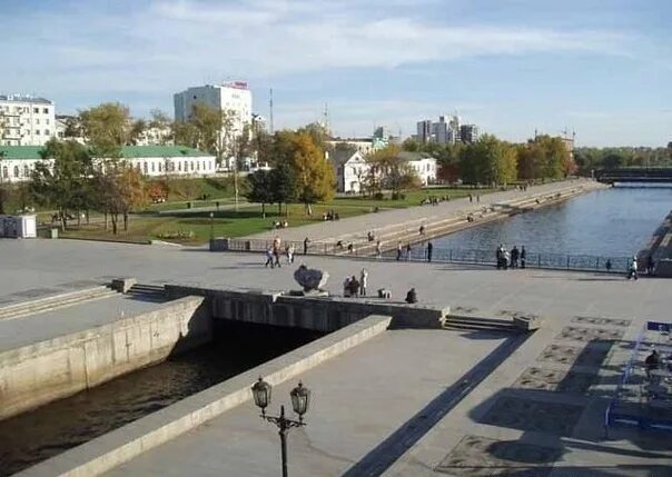 Праздник на плотинке в екатеринбурге сегодня. Сцены на плотинке екатеринбург. Река исеть плотинка. Екатеринбург плотинка день города. Екатеринбург плотинка мероприятия.