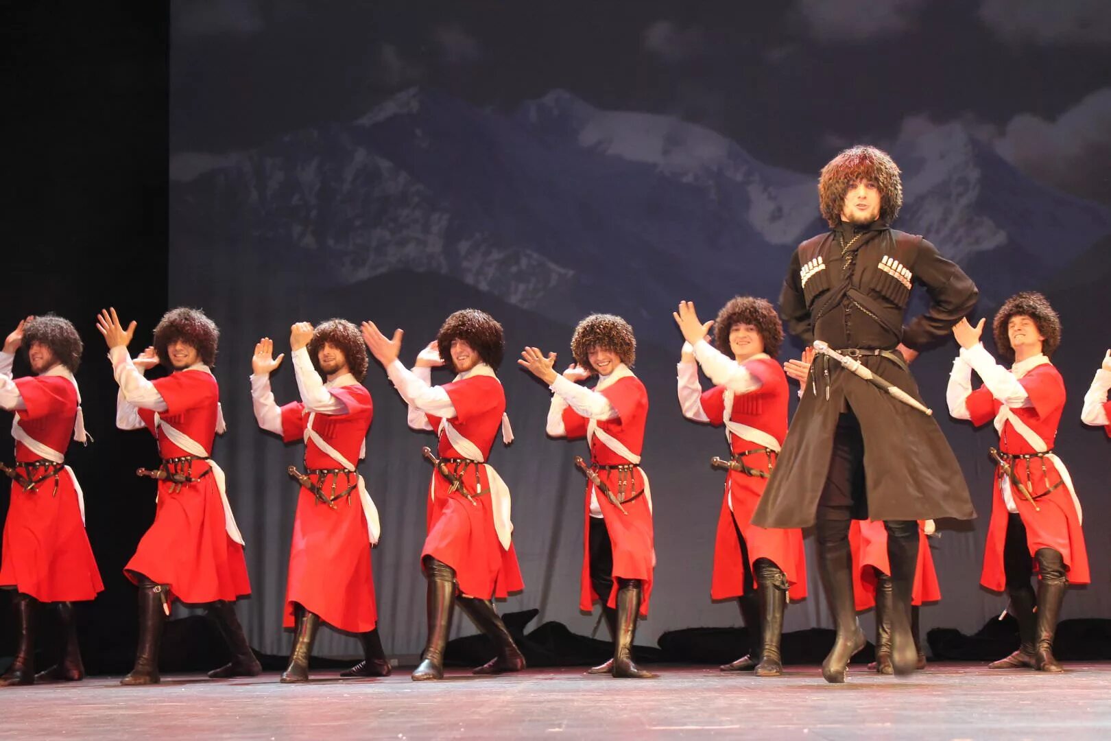 Вайнах групп. Чеченский ансамбль вайнах. группа вайнах (ансамбль). танцевальный ансамбль вайнах. солисты ансамбля вайнах.