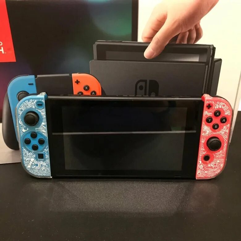 Можно ли прошить nintendo switch. Прошивка Нинтендо свитч. Штука для прошивки Нинтендо свитч. Nintendo Switch Lite Прошивка.