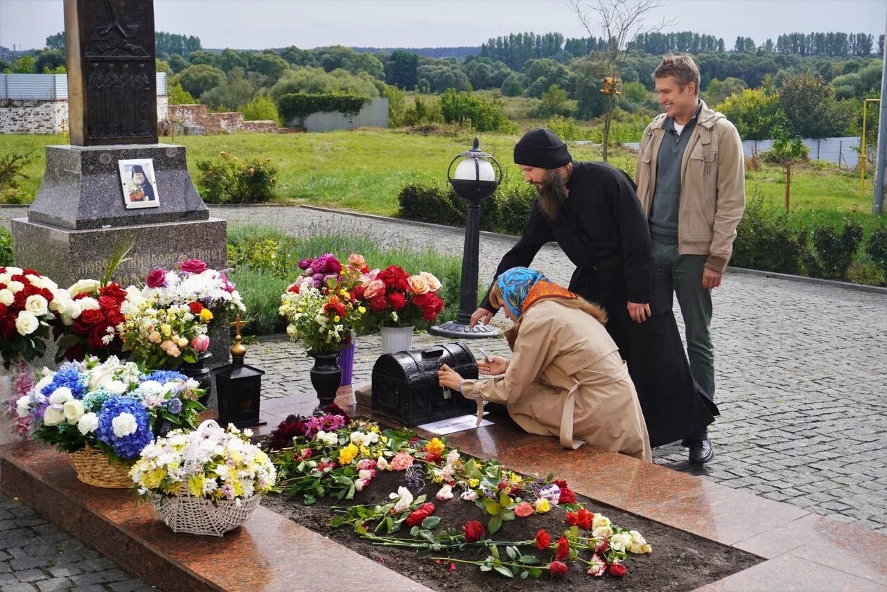 Рыльский монастырь Курская область. Исцеление в монастыре. Рыльский монастырь фотографии. Новости рыльска и рыльского