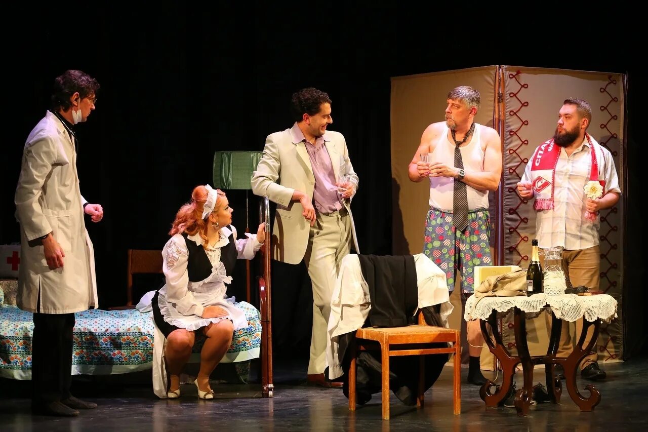 Театр на покровке провинциальные анекдоты. Метранпаж это. Спектакль. Метранпаж фото. Провинциальные анекдоты спектакль.