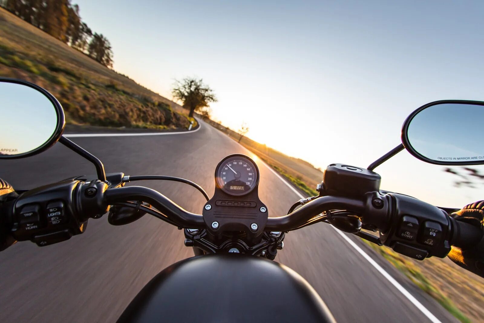 Мотоциклы. Харли девидсон путешествие. Motorbike driving. Motorbike driving. Motorbike driving.