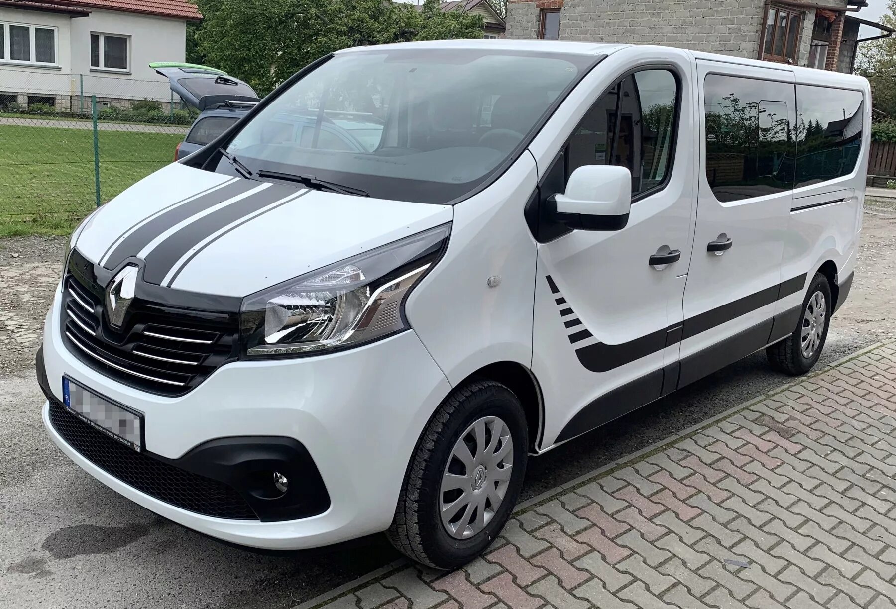 Трафик купить россии. Renault Trafic Opel Vivaro. Opel Vivaro 2015. Renault Trafic новый. Renault Trafic 2020 белый.