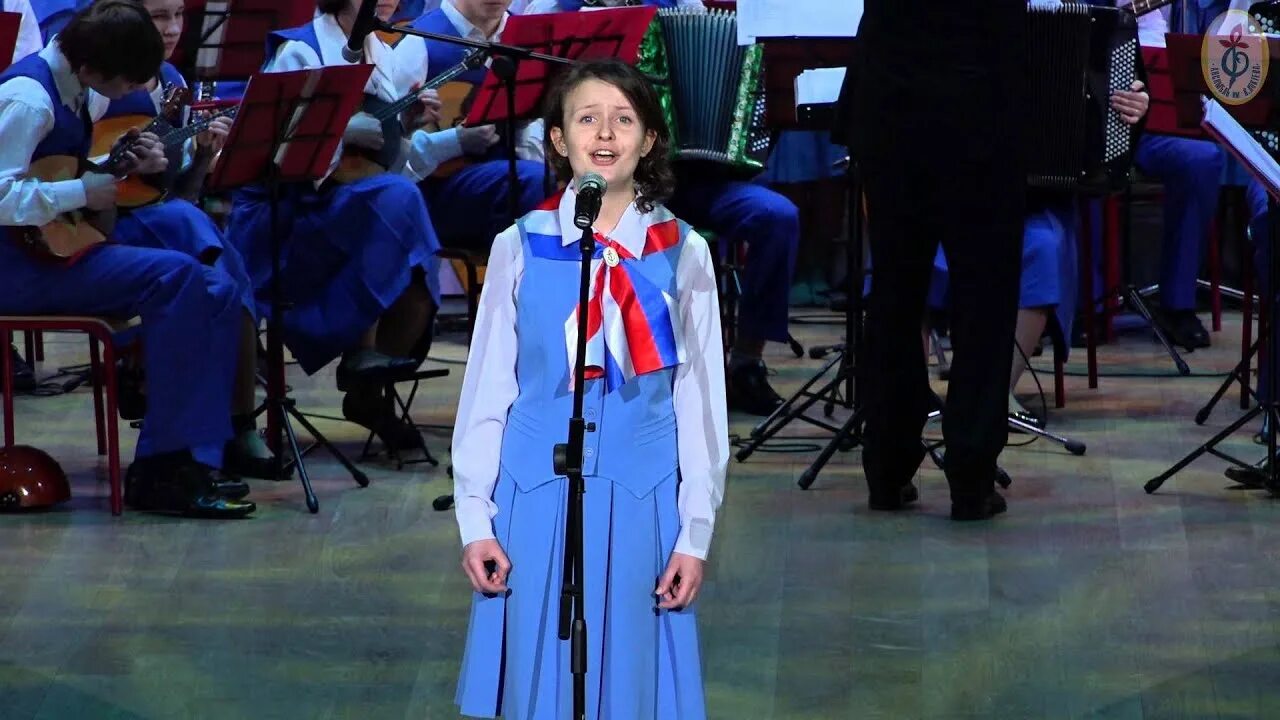 Кремлевская елка 2014. Концерт в кремле после анексииуб. Стихи о москве. Ансамбль локтева кремль. Щёлоков детский концерт в кремле.
