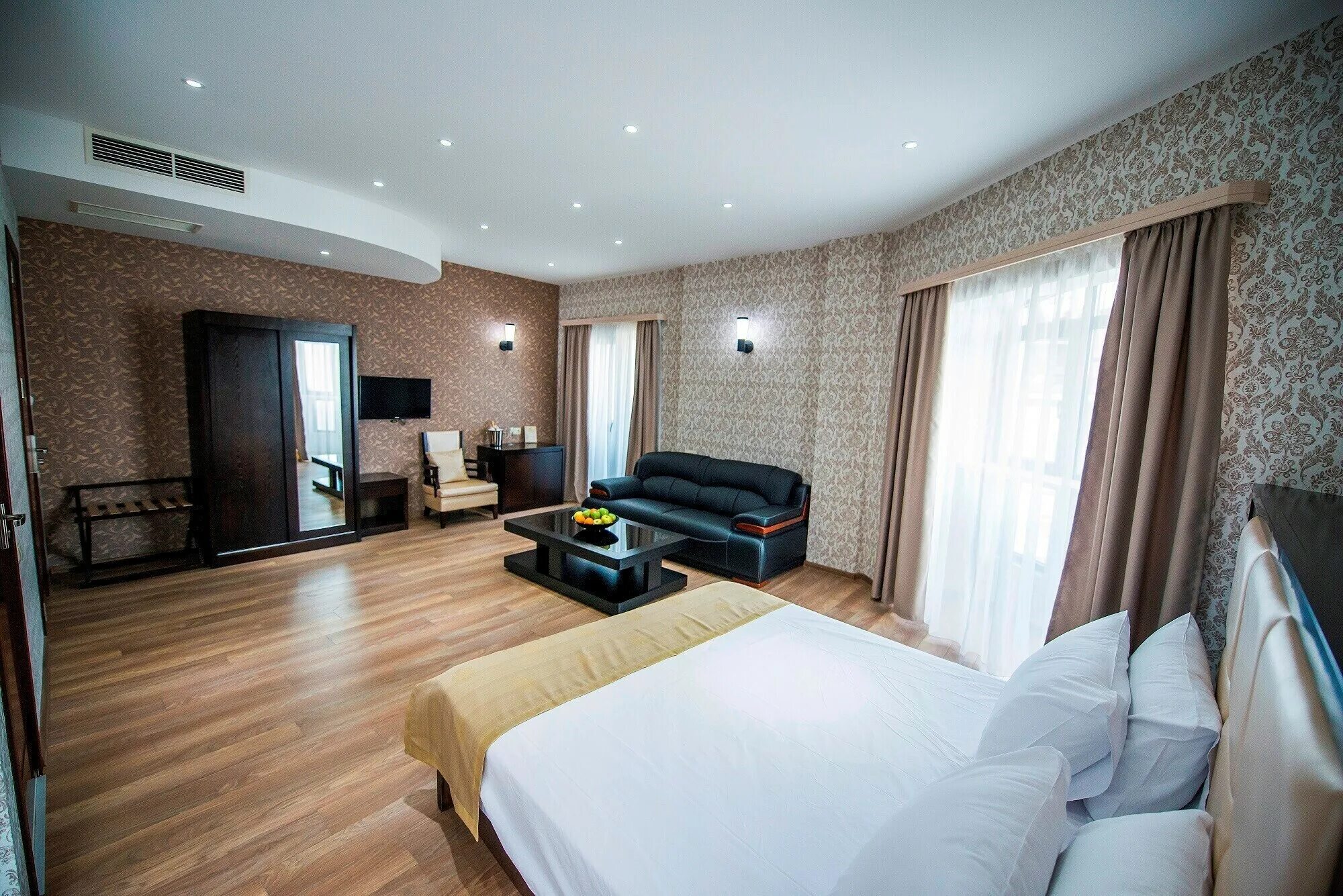 Отель Tbilisi Inn 4*. Tbilisi Inn Тбилиси. Отель в Грузии отель Tbilisi Inn 4*. Тбилиси ИНН отель.