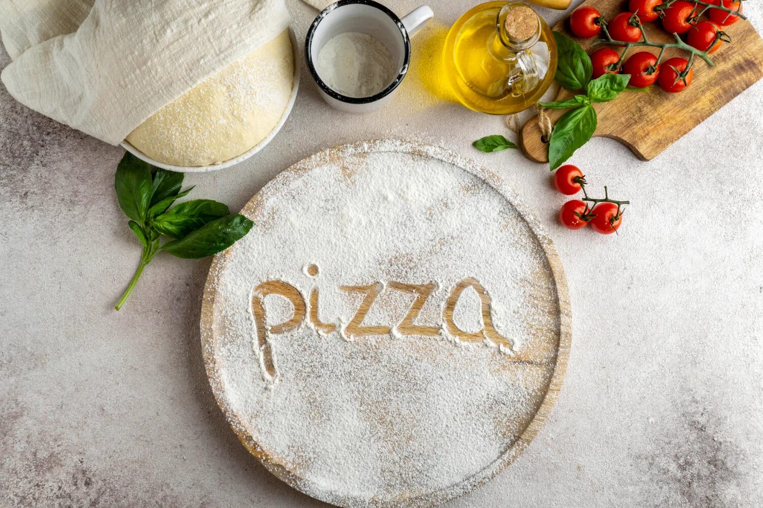 Пиццерия слово. Слово пицца. Пицца надпись. Пицца с надписями на муке. Пицца красиво написано.