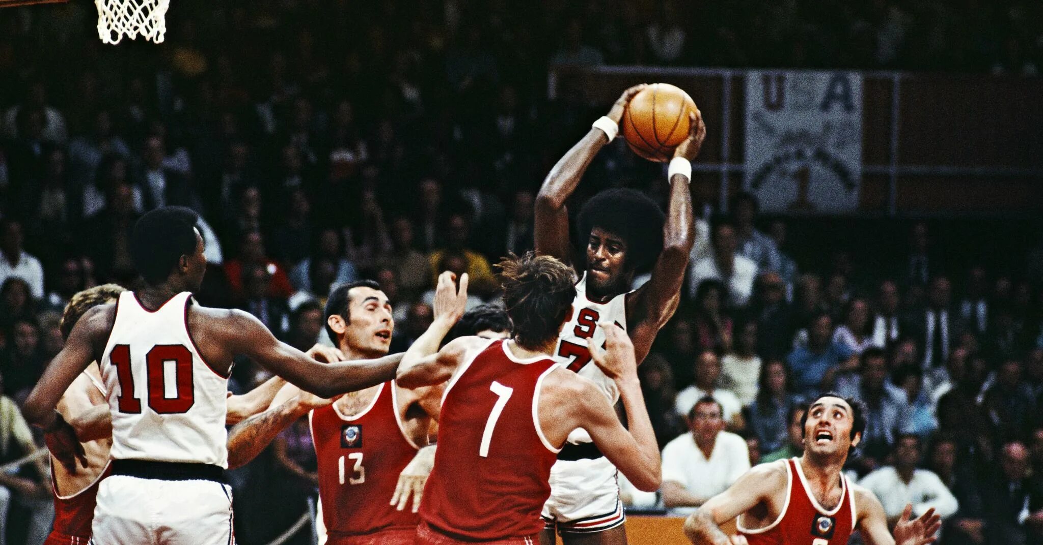 Матч баскетбола 1972. Матч СССР США по баскетболу 1972. Баскетбол Мюнхен 1972 сборная СССР. Баскетбольный финал олимпиады 1972.