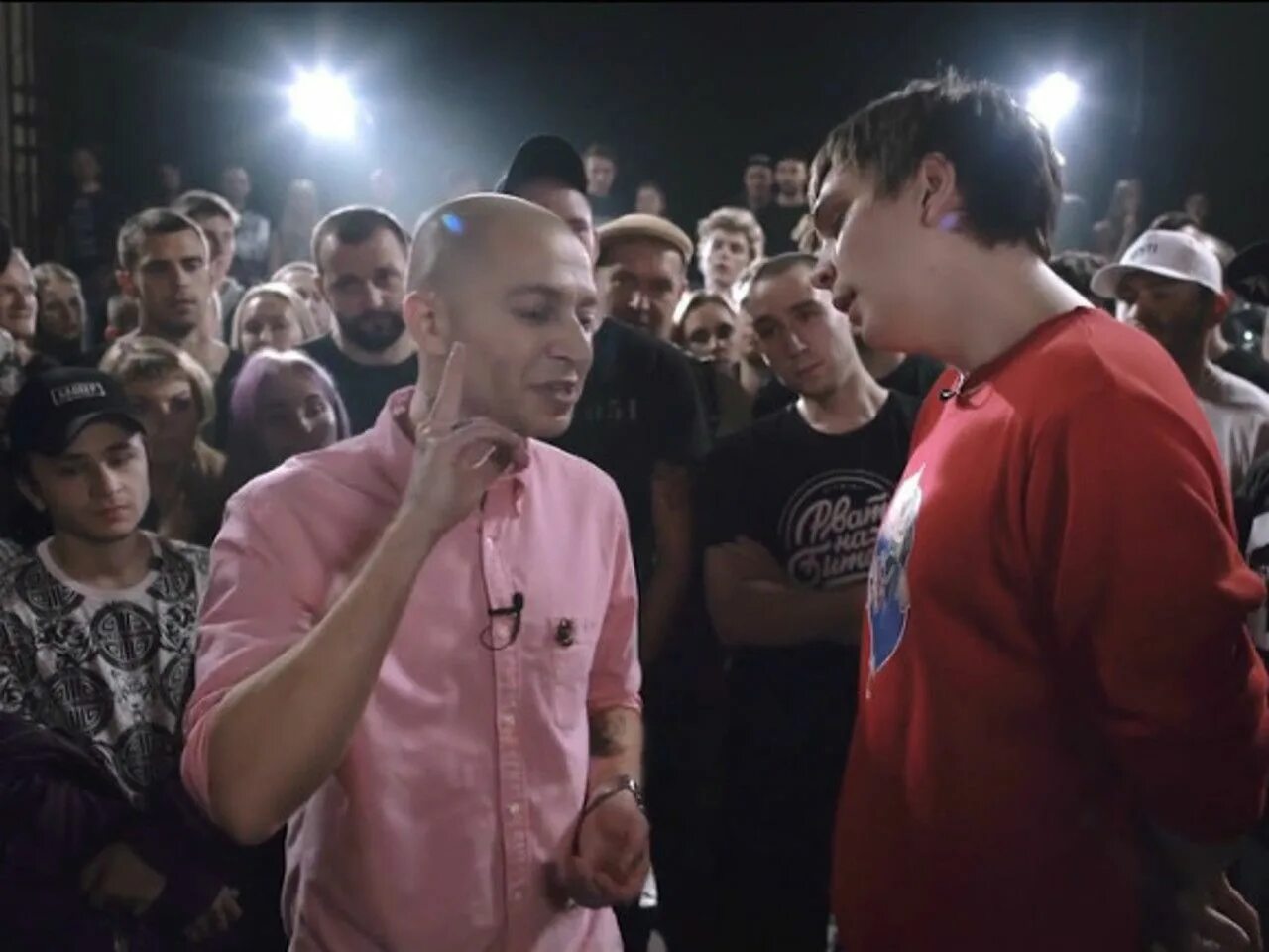 Батл окси. Версус баттл оксимирон и джонибой. oxxxymiron версус. версус баттл оксимирон. oxxxymiron рэп батл.