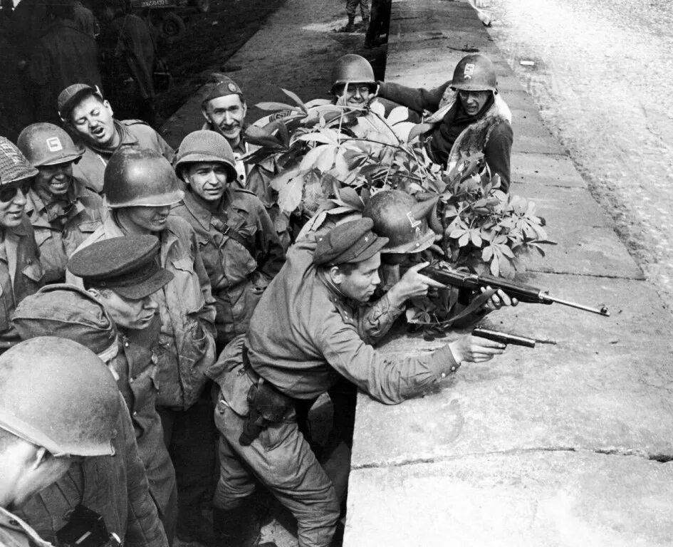 Битва на эльбе. Торгау 1945. вторая мировая война встреча на эльбе. битва на эльбе 1945. встреча на эльбе 1945 год.