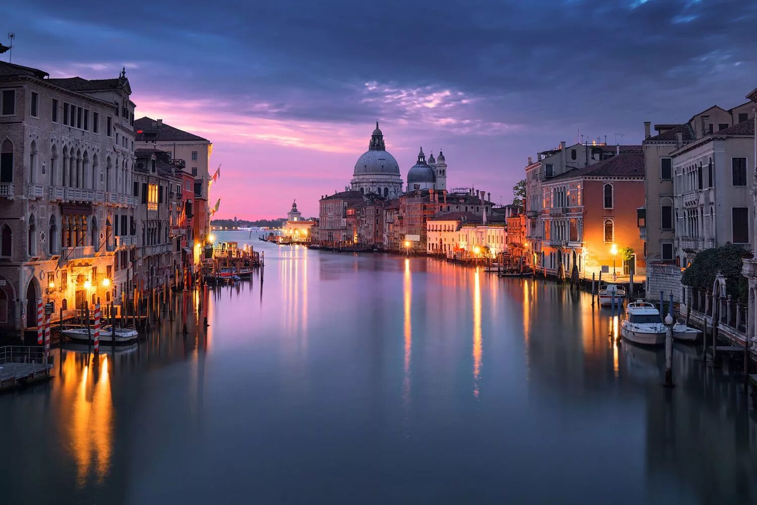 Night canal art. Французская венеция анси. Paris venice. Романтичная архитектура. Paris venice.