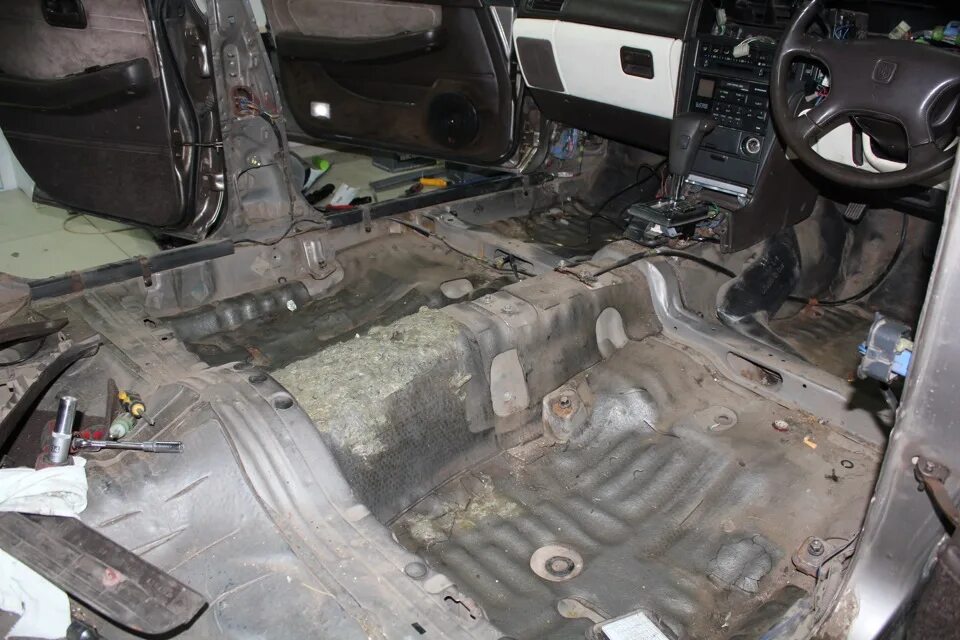 Тойота разборка салона. Шумка пластика в салоне toyota wish. Химчистка салона тойота королла. Tlc 100 для путешествий. Toyota progres 1999.