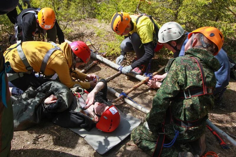 Окажем поддержку и помощь. Любовь и взаимопонимание в семье. Протяни руку. Волонтеры благотворительность. Спасибо за помощь и поддержку.