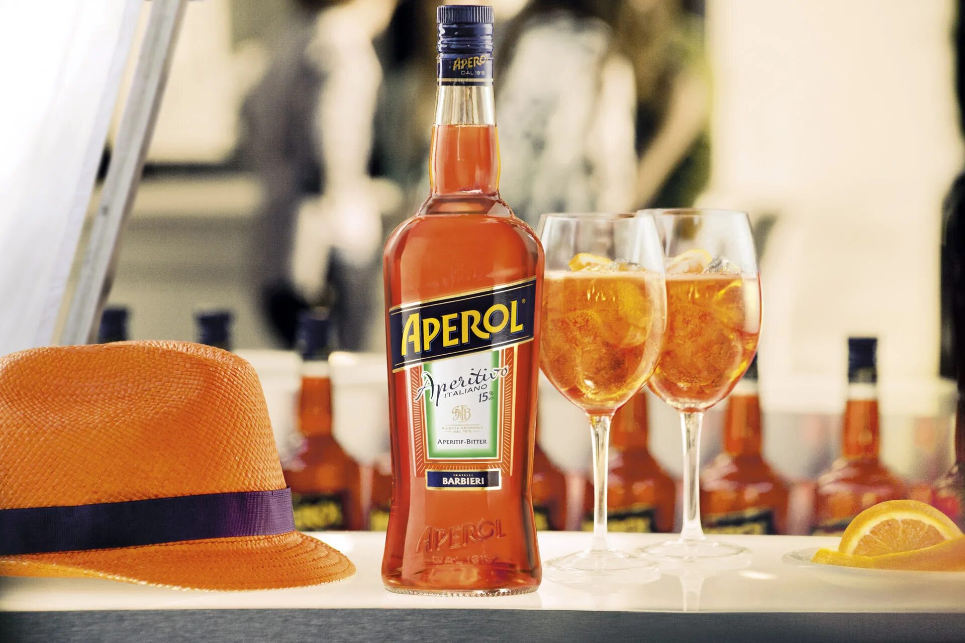 Ликер Aperol aperitivo. Ликер Биттер Апероль. Напиток аперитив Апероль аперитив. Апельсиновый ликер Апероль. Итальянский апероль