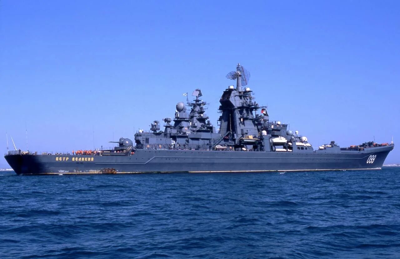 Российские ракетные крейсера. Крейсер варяг тоф. Российские ракетные крейсера. Крейсер москва 2022. Экипаж ракетного крейсера варяг.