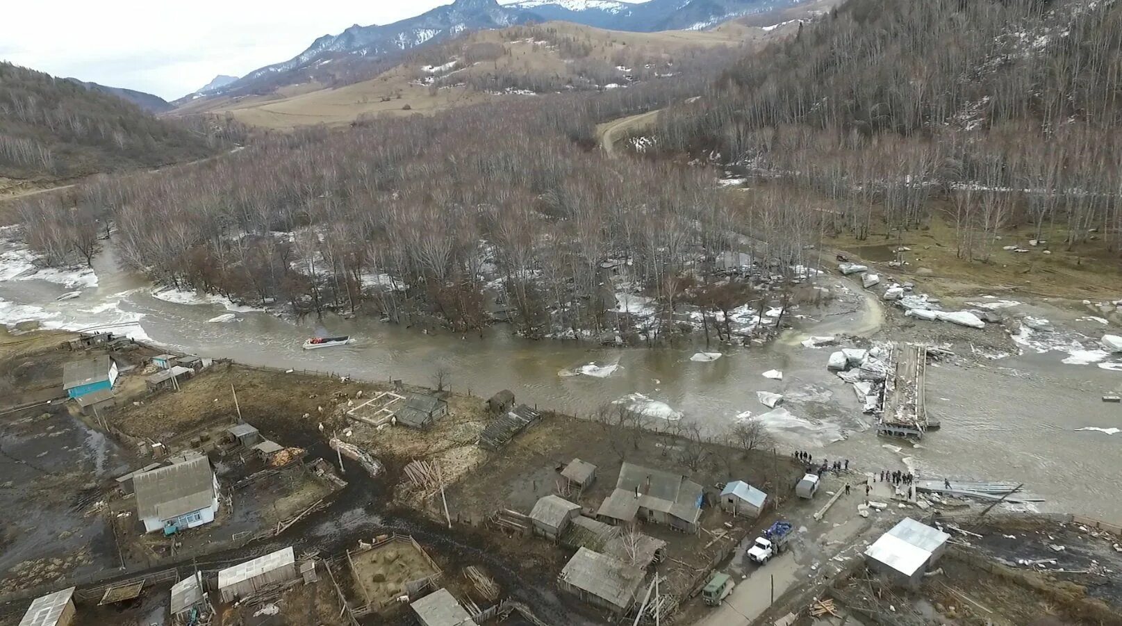 Погода антоньевка алтайский край. Село Антоньевка Алтайский край. Антоньевка Петропавловский район Алтайский край. Наводнение в Сибири. Паводок в деревне Алтайский край.