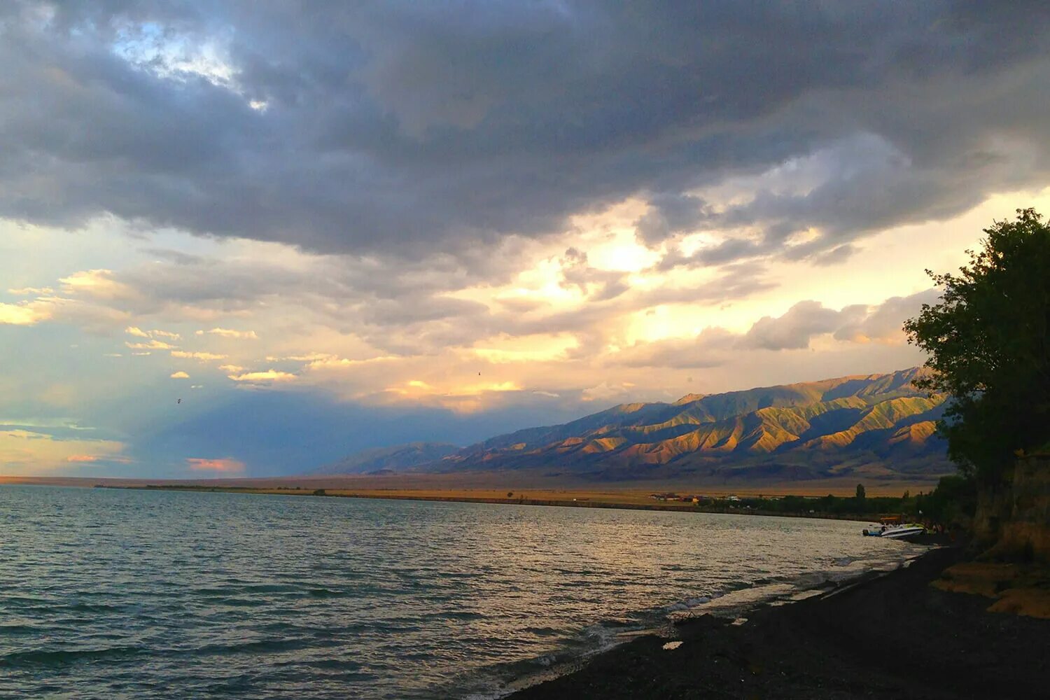 алматы озеро алаколь. озеро ала-куль. алакуль озеро казахстан. алаколь водные. балхаш алаколь.