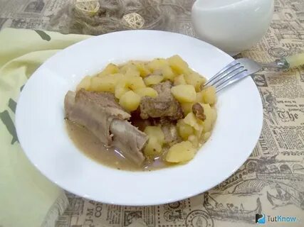 Картошка с ребрами на плите