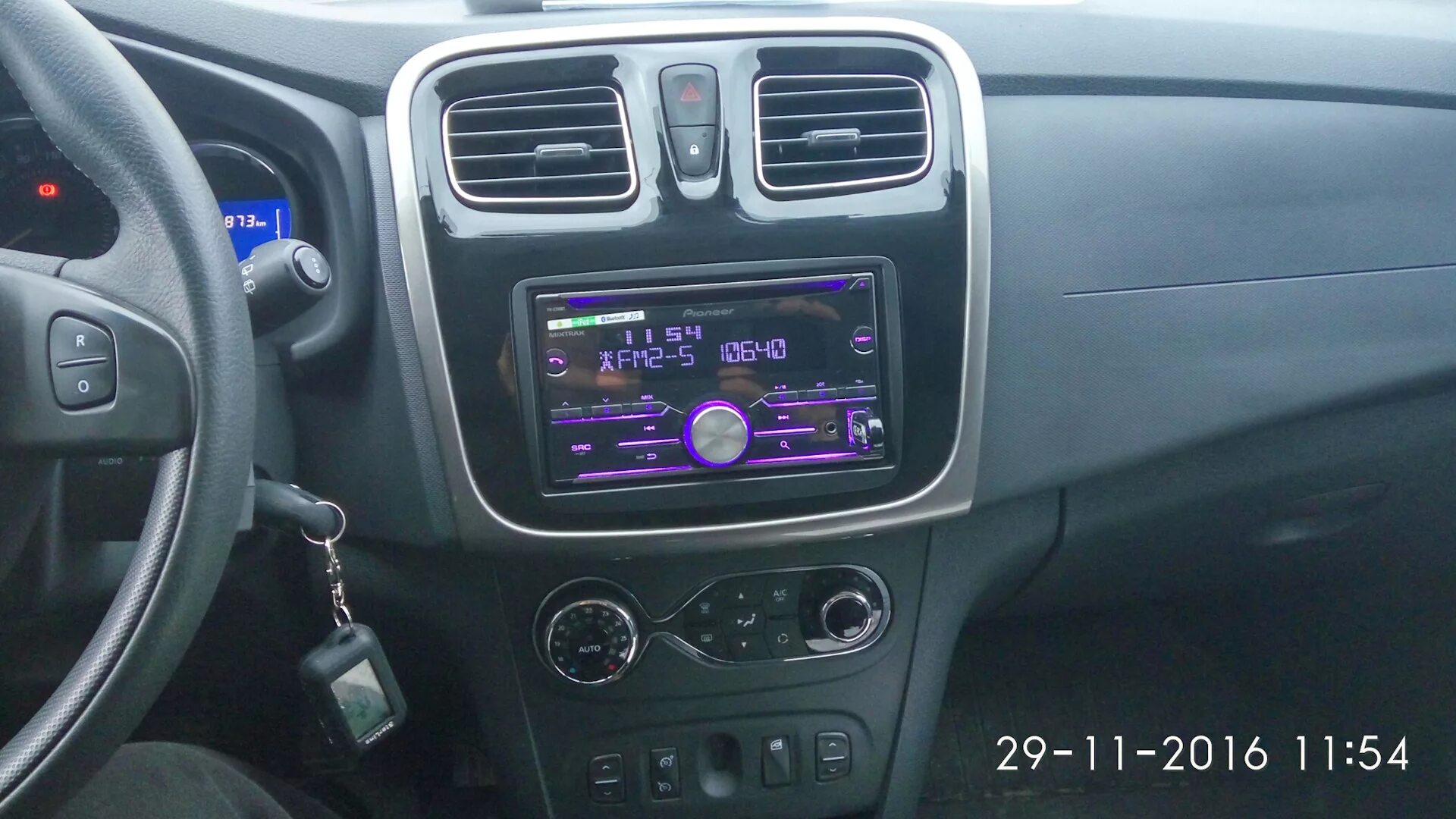 CarWebGuru в планшете IRBIS TZ747 - Renault Sandero Stepway (2G), 1,6 л, 2017 го