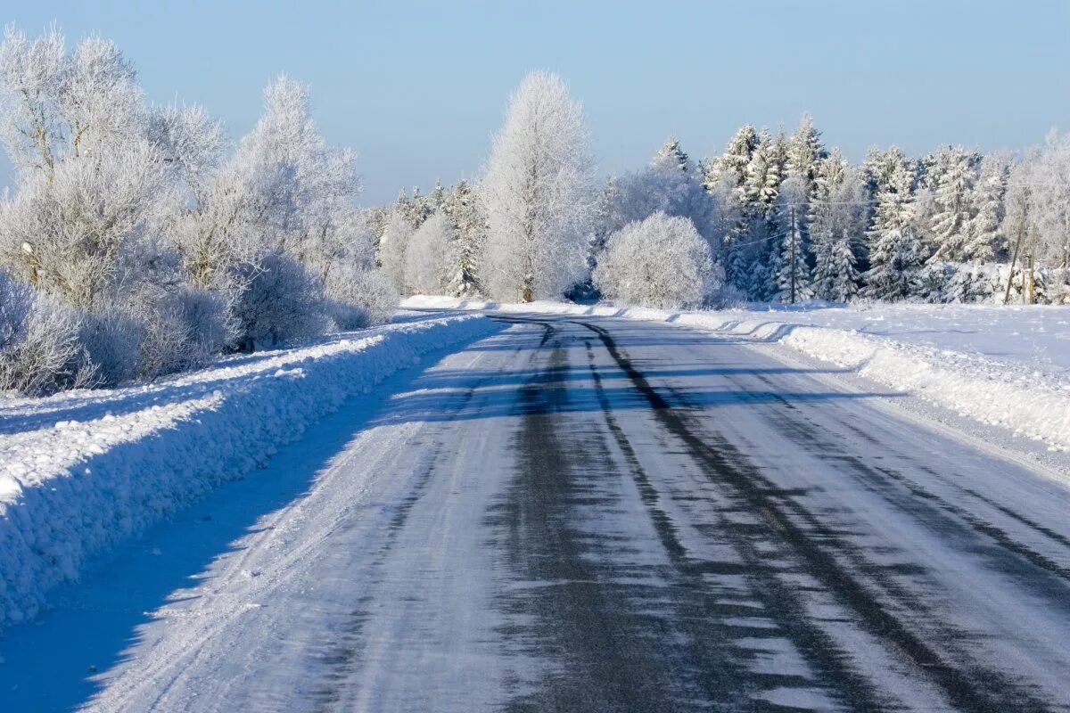 покрытием в зимний период. покрытием в зимний период. покрытием в зимний период. зимняя лопата. уборка снега в частном доме.