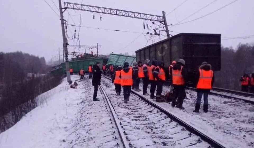 Опаздывают ли поезда ржд. Сход вагонов ДВЖД. Сход вагонов Амурская область. Сход вагонов Сковородинский район. Сход вагонов в Пермском крае.