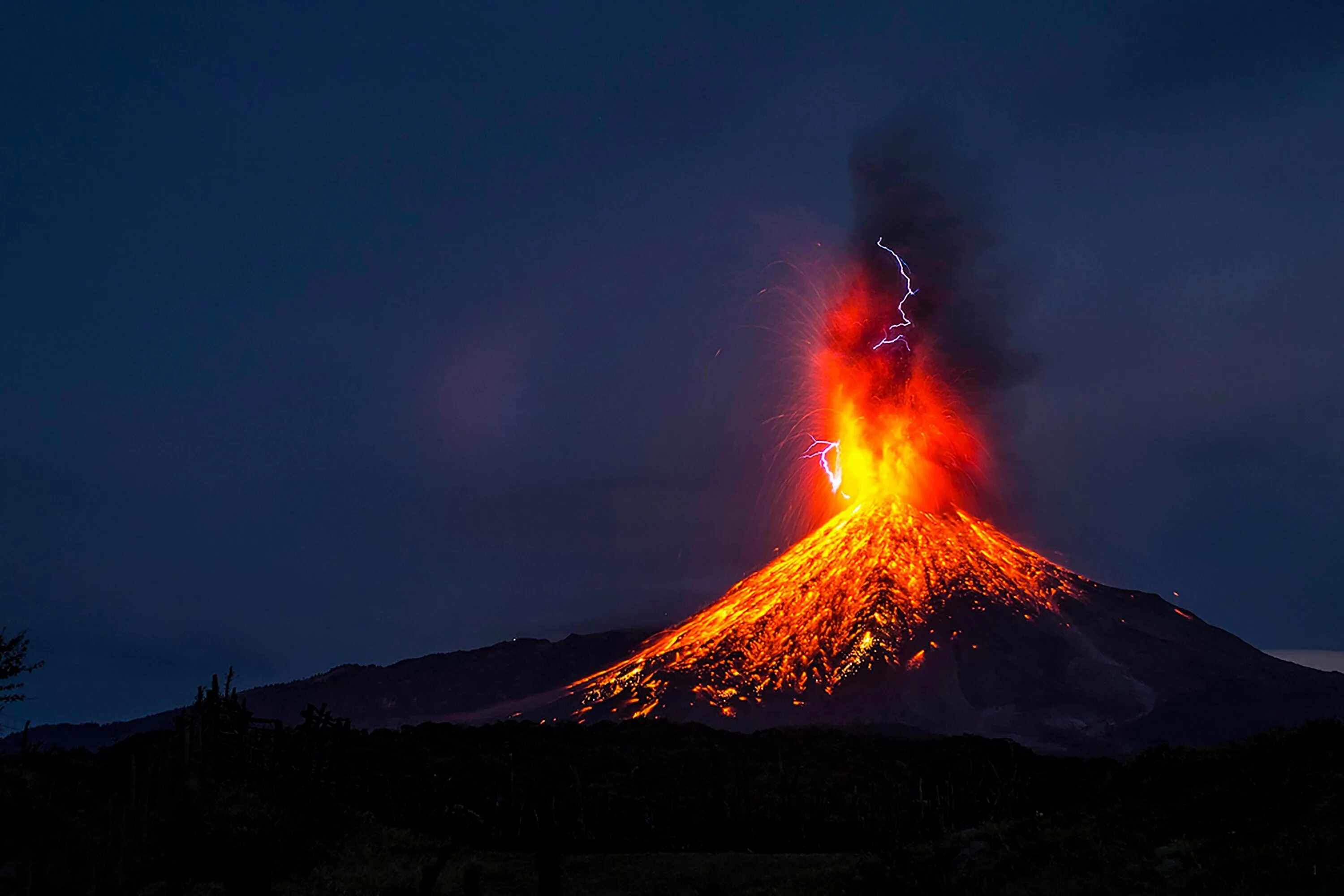 Вулкан казах. Вулкан Колима Мексика. Вулкан Таупо извержение. Вулкан Килиманджаро извержение. Кракатау 1883.