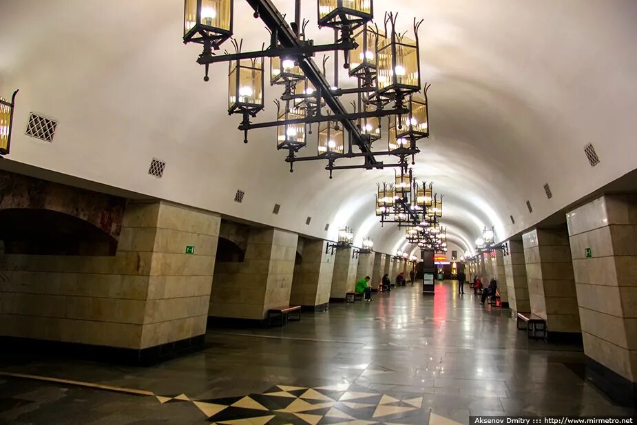 Метро ул уральская. Екатеринбургский метрополитен станция уральская. станция метро уральская екатеринбург. метро в екб станция уральская. станция метро уральская екатеринбург снаружи.