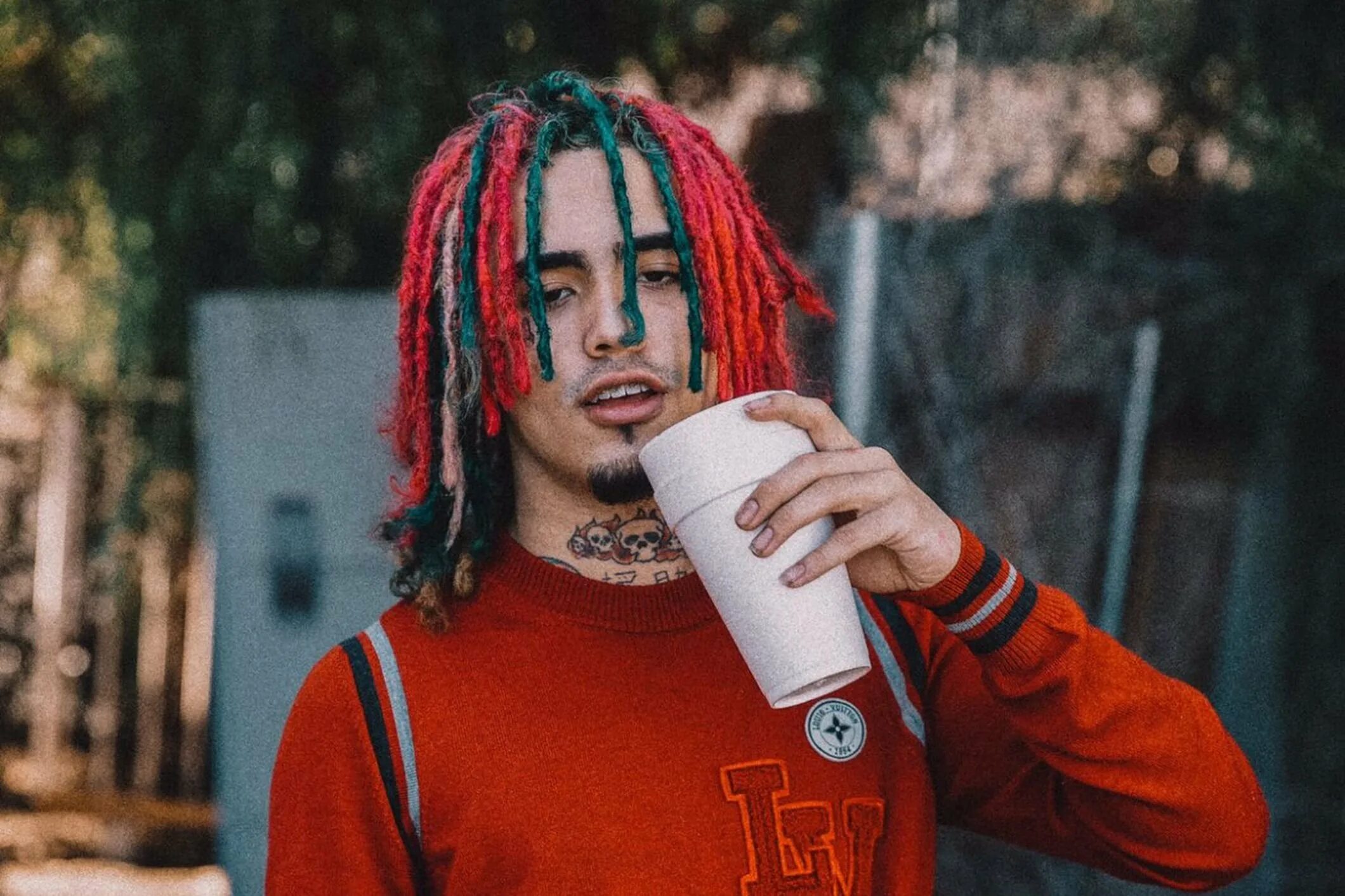 Лил пип с дредами. Vic mensa. Lil pump фото. Газзи гарсия. Рэпер с дредами.